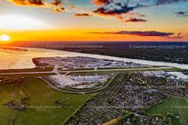 Hochseekutter landrath küster nach werftaufenthalt wieder am liegeplatz in finkenwerder. Luftbilder Von Hamburg Finkenwerder Airbus