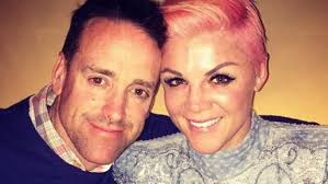 Em Rusciano: 2DayFM radio host takes to the airwaves to ask husband to do  more chores