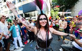 A atriz já se tornou símbolo de um dos blocos mais populares de são paulo. Alessandra Negrini Comemora Publico De 1 Milhao No Baixo Augusta Em Sp Da Um Trabalhao Mas Vale A Pena Carnaval 2019 Em Sao Paulo G1