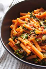 Kale And Tomato Sauce Pasta The Greedy Belly 17g Of Protein Recipe In 2020 Kale Pasta Recipe Pasta Sauce Recipes Tomato Lentil Pasta