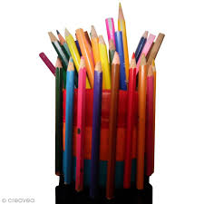 Ce pot à crayon très esthétique est fabriqué avec des bâtonnets de bois, il doit être peint avec de la peinture acrylique. Diy Pot A Crayon Recup Idees Conseils Et Tuto Activite Manuelle Enfant