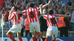 «the robins», som er kallenavnet til cheltenham town. History Cheltenham Town Fc