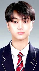 Jay Pakai Baju Sekolah