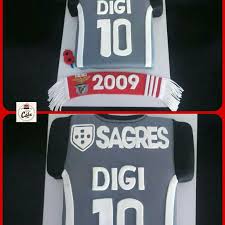 Bolo Camisola Nova Benfica Para O Digi Que Fez 8 Anos Bolo De Chocolate Com Recheio De Ganache De C Recheio De Ganache Ganache De Chocolate Bolo De Chocolate