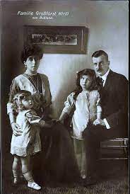 Последние твиты от victoria carolino (@tsvictoriacarol). Victoria Melita And Kirill With Maria And Kira Grand Duke Queen Victoria Prince Albert Victoria Kids