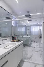 Banheiro De Um Apartamento Moderno De Luxo Com Varanda Integrada Foto Manoel Soares Apartamento A Banheiros Luxuosos Apartamentos De Luxo Banheiros Modernos