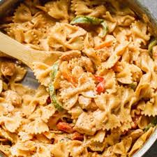 Easy Cajun Chicken Pasta Recipe In 2020 Easy Pasta Dishes Chicken Pasta Dishes Easy Cajun Chicken Pasta