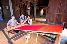 It is found at the foot of the mountain in the mountains, and the natural forest area is like a real museum, allowing visitors to view the multiculturalism of sarawak. Sarawak Cultural Village Tour From Kuching 2021