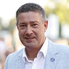 Juror joachim llambi hat corona und kann heute abend nicht am jurypult platz nehmen. damit meldet rtl einen bedeutenden personalausfall kurz . Let S Dance Joachim Llambi Verrat Seine Funf Top Favoriten Gala De