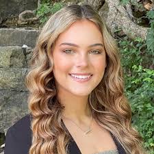 Amy Reiland's Instagram, Twitter & Facebook