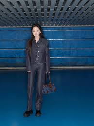 杨幂唐嫣米兰时装周生图对比：撞衫柳智敏宋雨琦，谁才是内娱时尚 ...