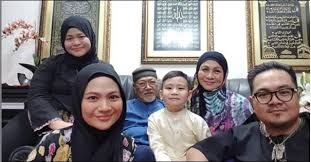 Ramlee mempunyai ramai anak yang dijaga beliau dan tetapi hanya dua orang sahaja yang merupakan anak kandungnya hasil perkahwinan beliau dengan junaidah. Itu Suami Pertama Terakhir Saya Dian P Ramlee Kongsi Kisah Peribadi Lepas 4 Dekad Dalam Bidang Seni Tak Galak Anak Ikut Jejak Langkah Keluarga