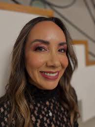 Que gusto me dió maquillar a mis queridos @angie.ru y @rene_pacheco_de_alba  💜 ✨ Un grinch y una dama preciosa ✨ Muchas gracias por la confianza 🙏🏻  #maritajara #makeup #grinch #socialmakeup #méxico #navidad #