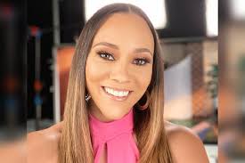 Ashley Darby Bare Baby Bump At-Home Workout Photos