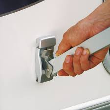 Die stützfüße der markise können damit an der fahrzeugwand eingeklinkt werden. Markisen Wandhalterung Alu Markisen Zubehor Markise Wohnwagen Markise Wohnmobil Camping Shop Reimo Shop