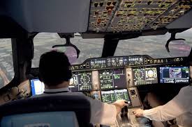 تجربة قيادة طائرة بلا مثيل على بعد عصا التحكم بالألعاب | MEO