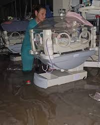 💜 Heroínas 🙌 Enfermeras del Hospital Interzonal José Pena en Bahía Blanca  se organizaron para proteger a todos los bebés que estaban en cuidados  intensivos bajo un temporal bestial que inundó el