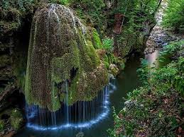 După 17 kilometri, pe partea dreaptă a drumului, se poate observa un. Izvorul BigÄƒr Romania Tourist Information
