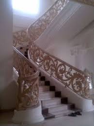 Model Railing Tangga Layang Bes Tempa Klasik Rumah Mewah Dengan Desain Khusus Ornamen Besi Tempa Tangga Rumah Indah Kemewahan Rumah dengan sentuhan klasik yang megah berpadu sentuhan modern yang wah siapa yang gak betah. railing tangga layang bes tempa klasik