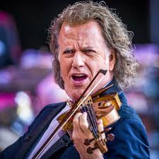 André rieu ist gebürtiger niederländer, stammt aus einer musikerfamilie und wuchs mit opern, sinfonien und kammermusik auf. Andre Rieu Wird 70 Was Der Star Geiger Auf Dem Mond Will Waz De