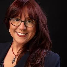 Dee Gardner's Instagram, Twitter & Facebook