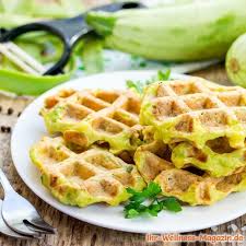 Zucchini is a low carb and healthy vegetable, and tastes great this way! Low Carb Zucchini Waffeln Gesundes Rezept Furs Fruhstuck