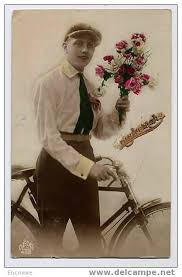Mariage fleur fleurs rose bouquet anniversaire invitation romantique printemps saint valentin. Cycling Jeune Homme Avec Bicyclette Et Bouquet De Fleurs Anniversaire Dede Paris 452