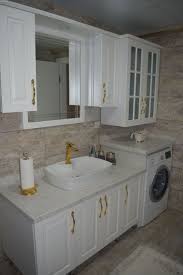 A Home With Classic Breezes Banyo Lavabo Dolaplari Banyo Tezgah Luks Banyolar