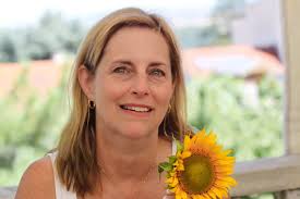 Barbara Holman's Instagram, Twitter & Facebook