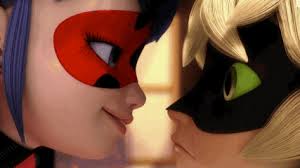 Ladybug kiss cat noir gif. Miraculous Ladybug And Cat Noir Kiss Gif