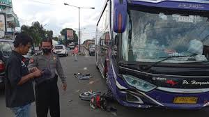 Heboh sekali garasi po haryanto kudus kedatangan rekan2 mania 5 unit bus. Sopir Bus Po Haryanto Masih Ditahan Belum Jadi Tersangka Kecelakaan Di Kebakkramat Tak Ada Cctv Tribun Jateng