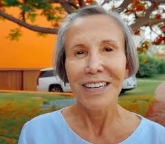 Mi mamá: Vez que guapa te vez sin esas pestañotas Yo: