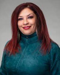 Linda Bones's Instagram, Twitter & Facebook