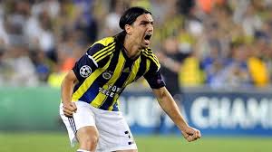 'ya beşiktaş'ta top oynarım ya da ben bu sene futbol oynamayacağım' diyerek, gerçekçi ve güzel yaklaşım sergiliyor. Fenerbahce Nin Eski Futbolcusu Mehmet Topuz Dolandirildi 2 Supheli Araniyor Haber Soylemi