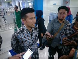 Ia adalah wakil gubernur jawa timur yang menjabat sejak 13 februari 2019. Dikabari Istri Alami Pendarahan Wagub Jatim Emil Dardak Kaget Beritajatim Com
