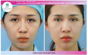 Ai nhốt mùa thu trong mắt em Ôi em diễm kiều tha thướt quá Dìm đắm