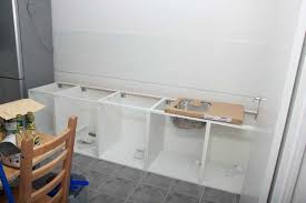 Eine Kuche Von Ikea Alptraum Oder Schnappchen Von planung über montage bis zum schneiden der arbeitsplatte.