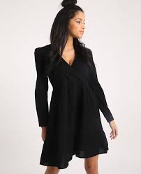 Robe droite col en v coupe droite longueur genou col en v sans manches empiècements au niveau des épaules. Robe A Col V Noir 781389899a08 Pimkie