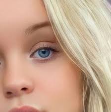 Would you date a dwarf girl?