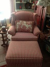 I Have Been Looking All Over For A Red And White Gingham Chair And Ottoman I Need This Country Furniture French Country Living Room Country Living Room