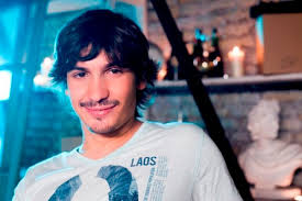 He reached the finals and finished in third place. Amici 11 Pierdavide Carone Di Lucio Dalla Mi Rimarra La Sua Semplicita E L Essere Speciale Mondoreality