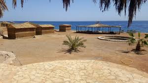 هناك أنشطة مثل ركوب الدراجات أو ركوب الجمال وتسلق الجبال التي تطل مباشرة على البحر. Adam Camp Ras Shitan Home Facebook