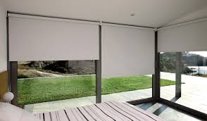 Sur le même principe qu'un rideau, seul le bas de la moustiquaire, au. Sv Diffusion Pose Stores Interieurs Bordeaux Store Venitien