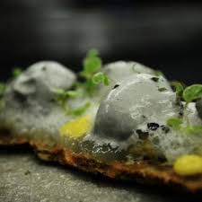 Galets D Erromardie Merlu Ail Noir Berberechos Recette De Idiart Fabrice De La Reserve A St Jean De Luz Cuisine Poisson Recettes De Cuisine Recette