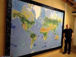 بريطاني يرسم خارطة العالم بـ 333 ألف قطعة زجاج Images?q=tbn:ANd9GcRqUZjJJVTyLbBZurQiPX40zXp84tzslpOCpSOOJPMKsimcWBY65w