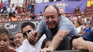 Join the discussion or compare with others! Luis Miguel Rodriguez Disfruta De Los Toros Sin Su Pareja Agatha Ruiz De La Prada