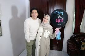 Apalagi setelah anak pertama mereka lahir 4 bulan yang lalu. Roger Danuarta Dan Cut Meyriska Bakal Dikaruniai Anak Laki Laki Okezone Celebrity