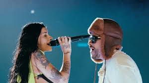 Guerra de "unfollows"? El llamativo desplante de Ángela Aguilar a Bad Bunny  tras su reencuentro con Cazzu