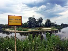 Weißrussland nimmt den westlichen teil der osteuropäischen tiefebene ein. Spendenradtour Grenze Weissrussland Polen Polska Belarus Grenzfluss Bug Grenzerfahrung Boarder Granica Country Roads Highway Signs Road