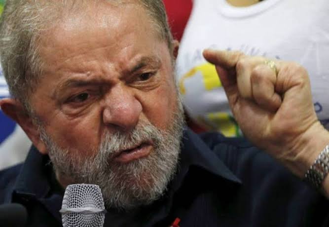 Presidente Lula em evento de anúncio governamental para impulsionar popularidade em ano eleitoral